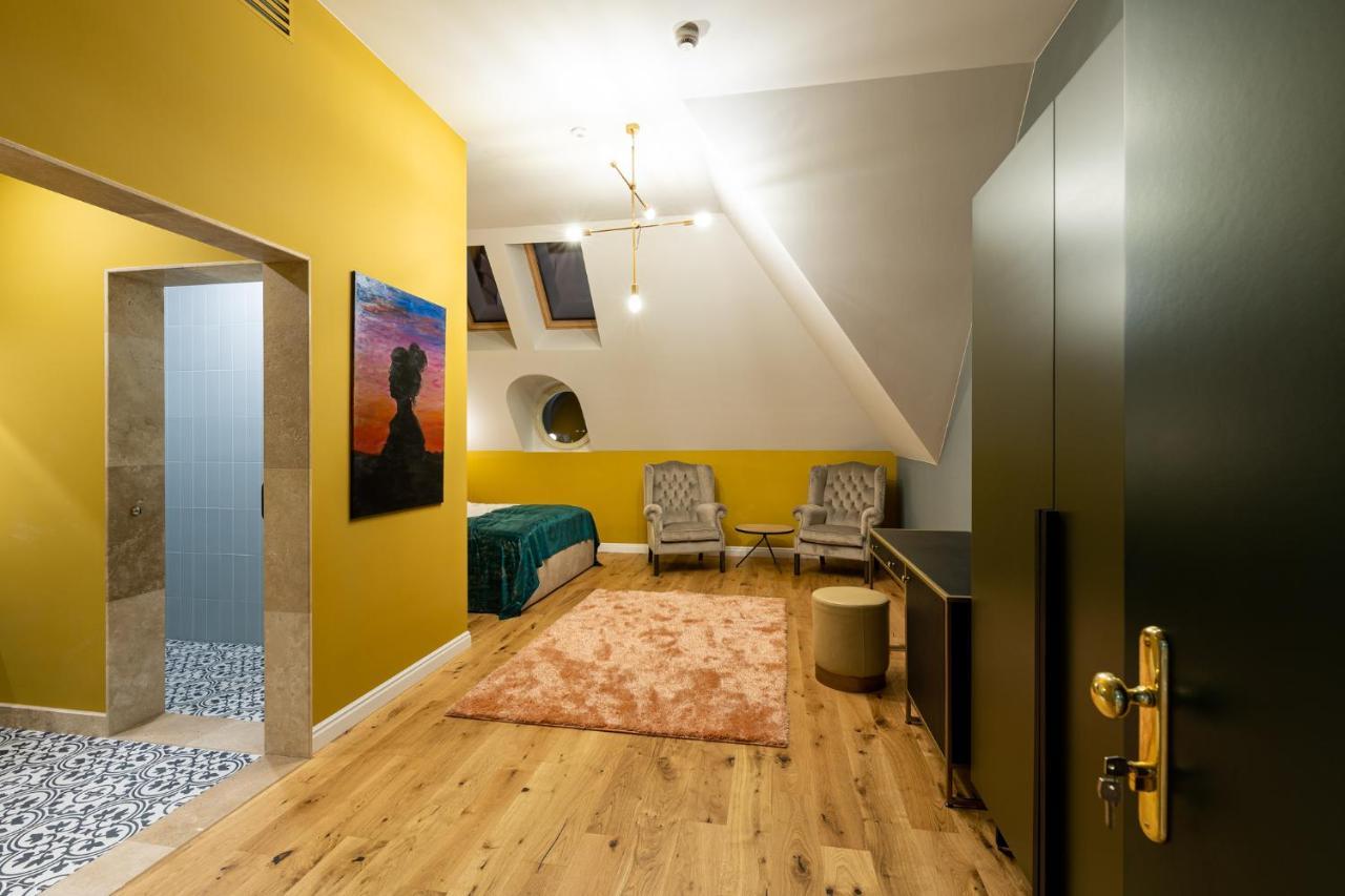 Boutique Hotel Cocosul De Aur Târgu-Mureş Esterno foto