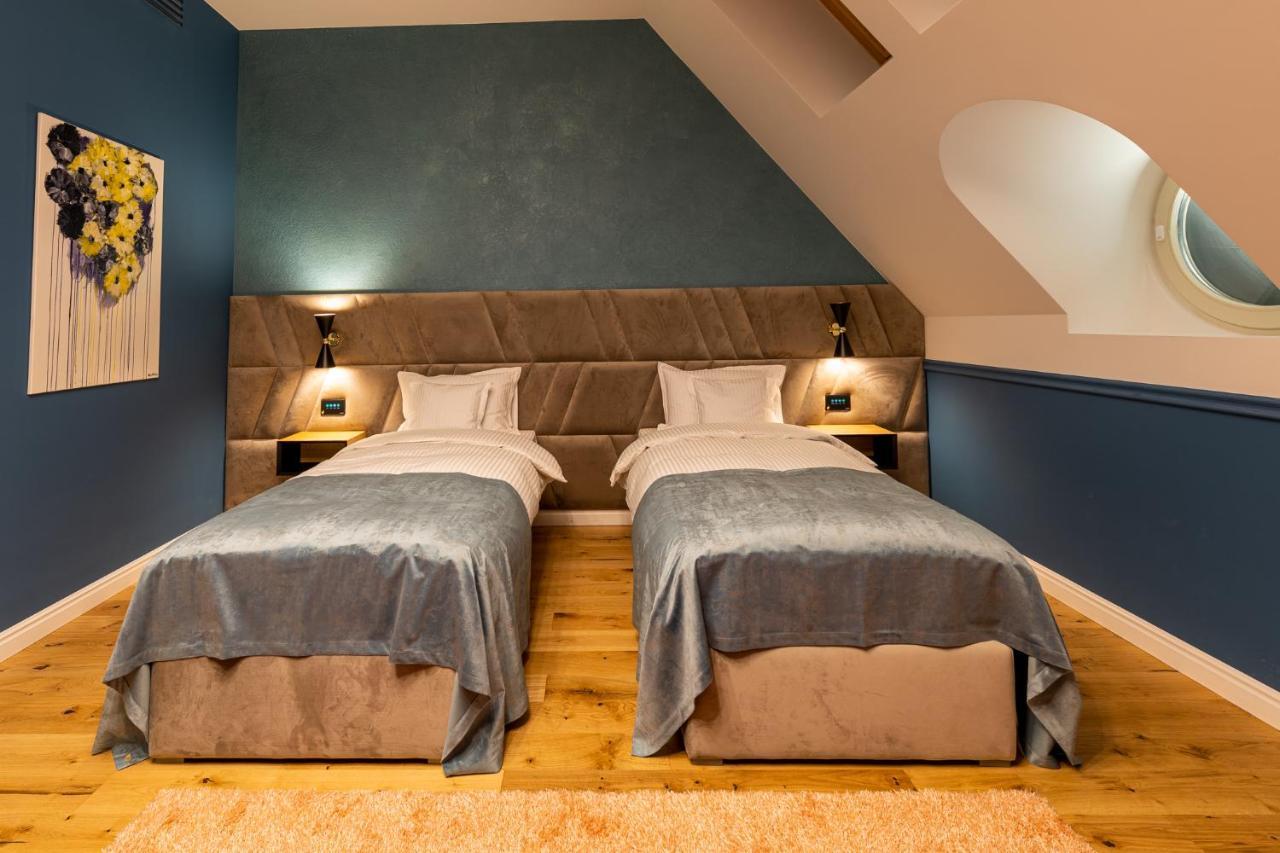 Boutique Hotel Cocosul De Aur Târgu-Mureş Esterno foto