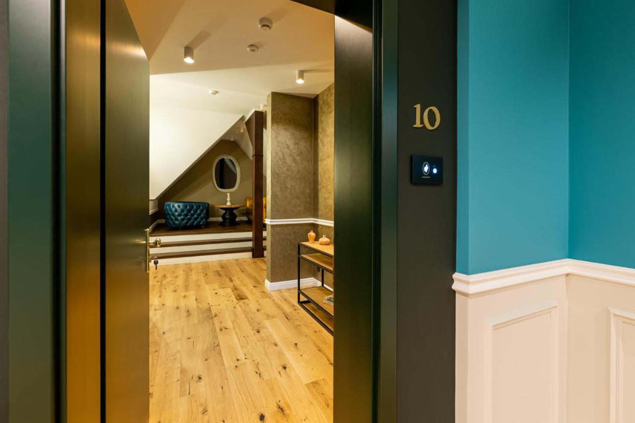 Boutique Hotel Cocosul De Aur Târgu-Mureş Esterno foto