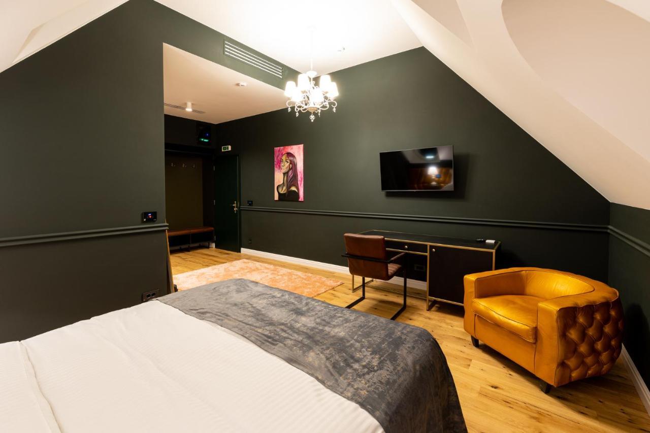 Boutique Hotel Cocosul De Aur Târgu-Mureş Esterno foto