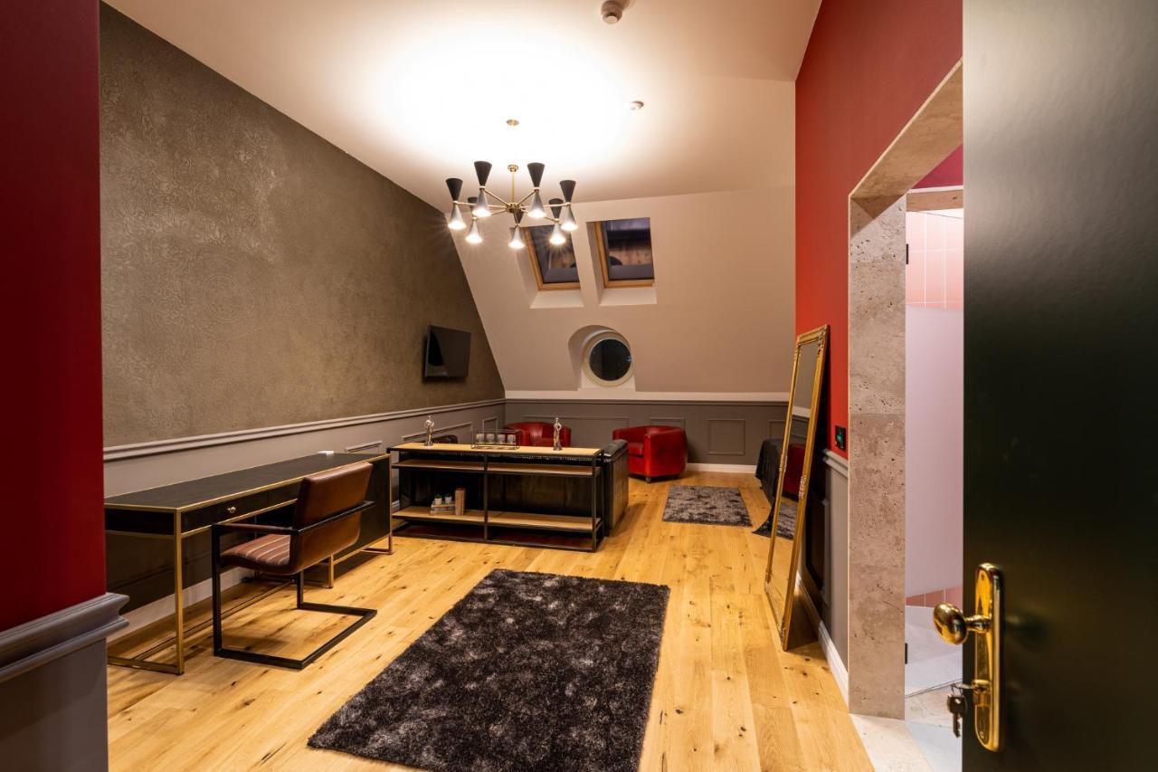 Boutique Hotel Cocosul De Aur Târgu-Mureş Esterno foto