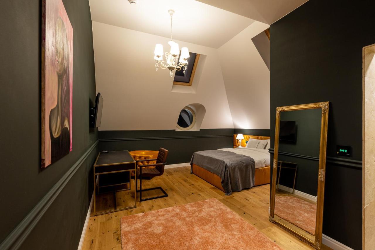 Boutique Hotel Cocosul De Aur Târgu-Mureş Esterno foto
