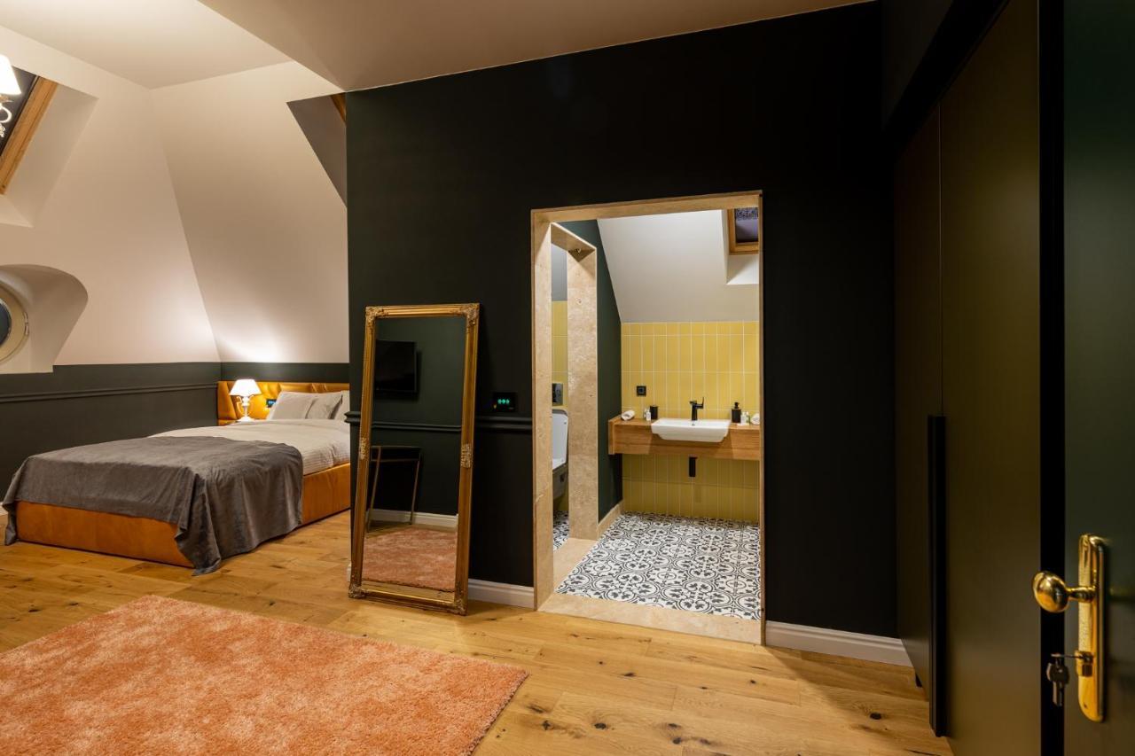 Boutique Hotel Cocosul De Aur Târgu-Mureş Esterno foto